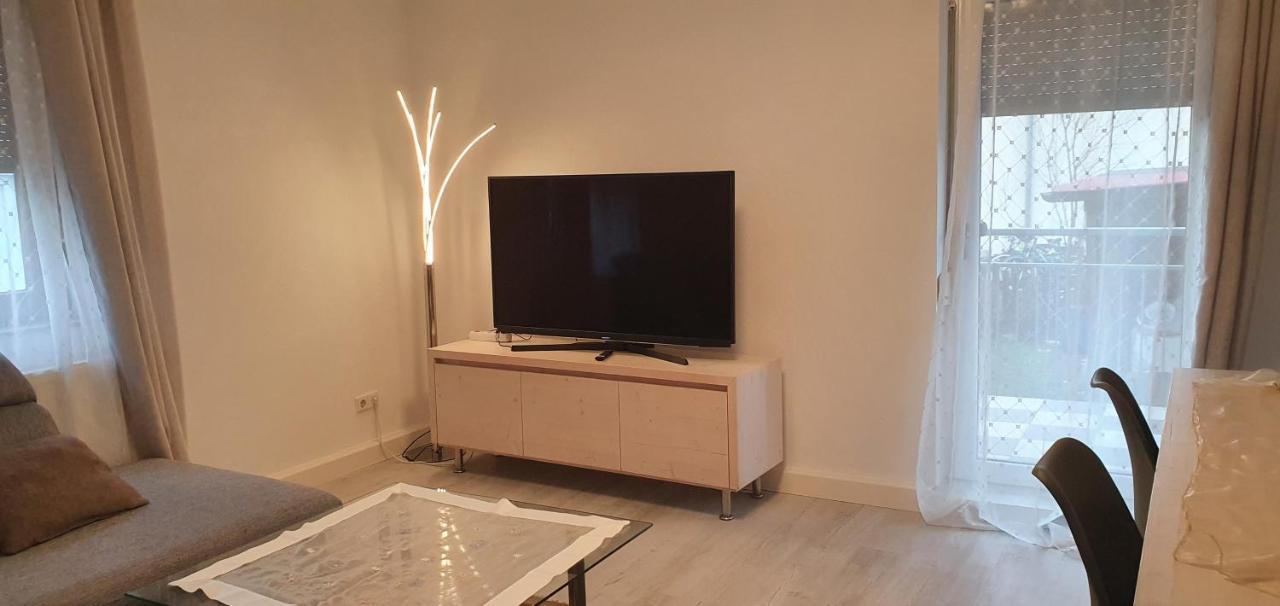 Outletcity Ferienwohnung - Apartment 4 Metzingen  Kültér fotó