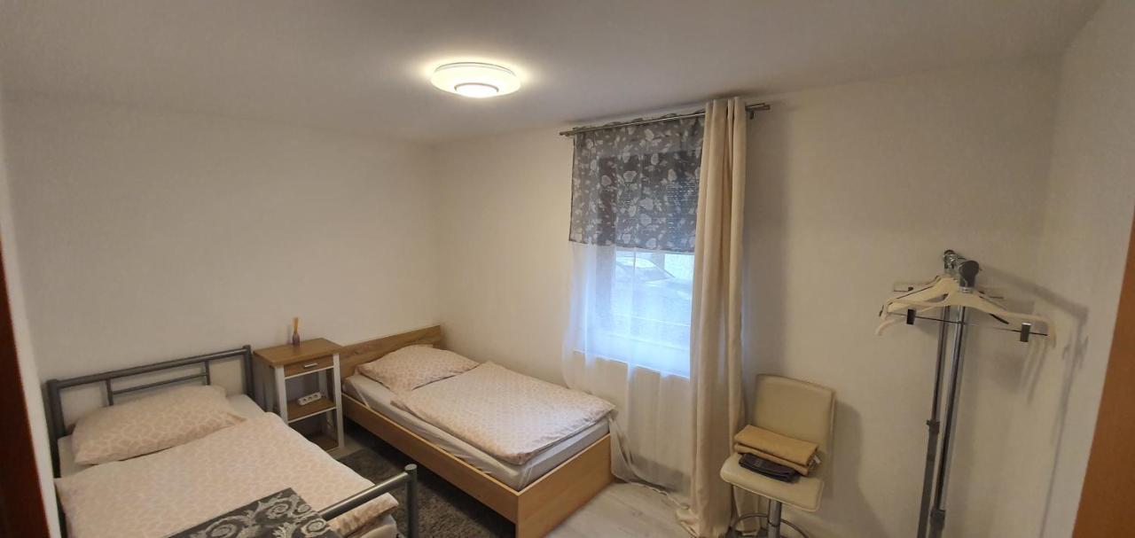 Outletcity Ferienwohnung - Apartment 4 Metzingen  Kültér fotó